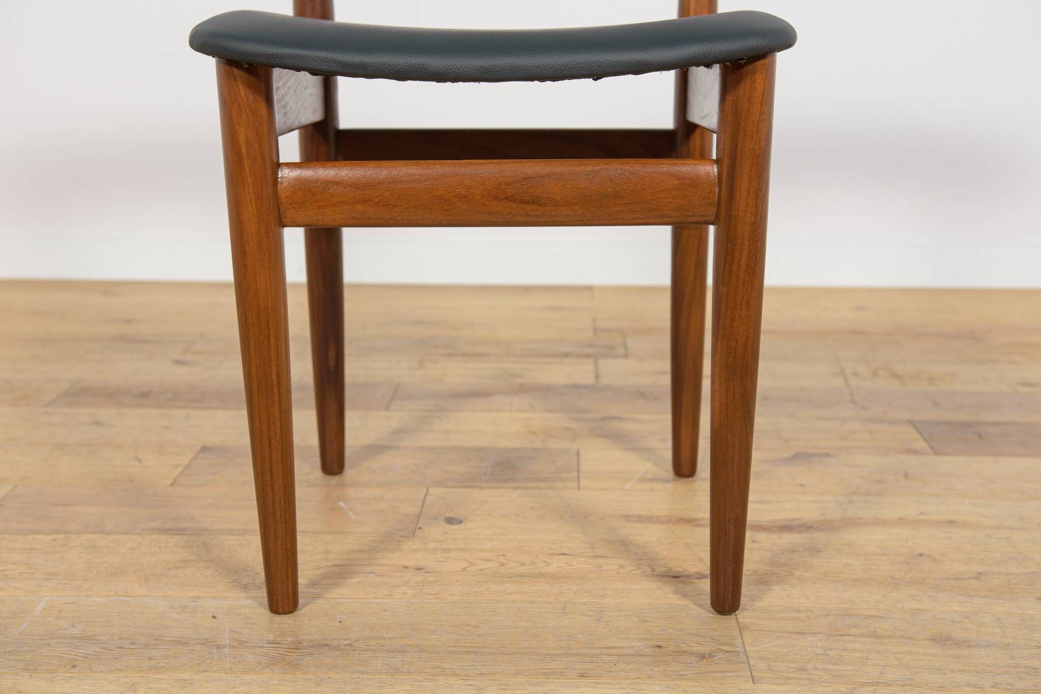 Mid-Century Teak Dining Table & Chairs by Hans Olsen for Frem Røjle.