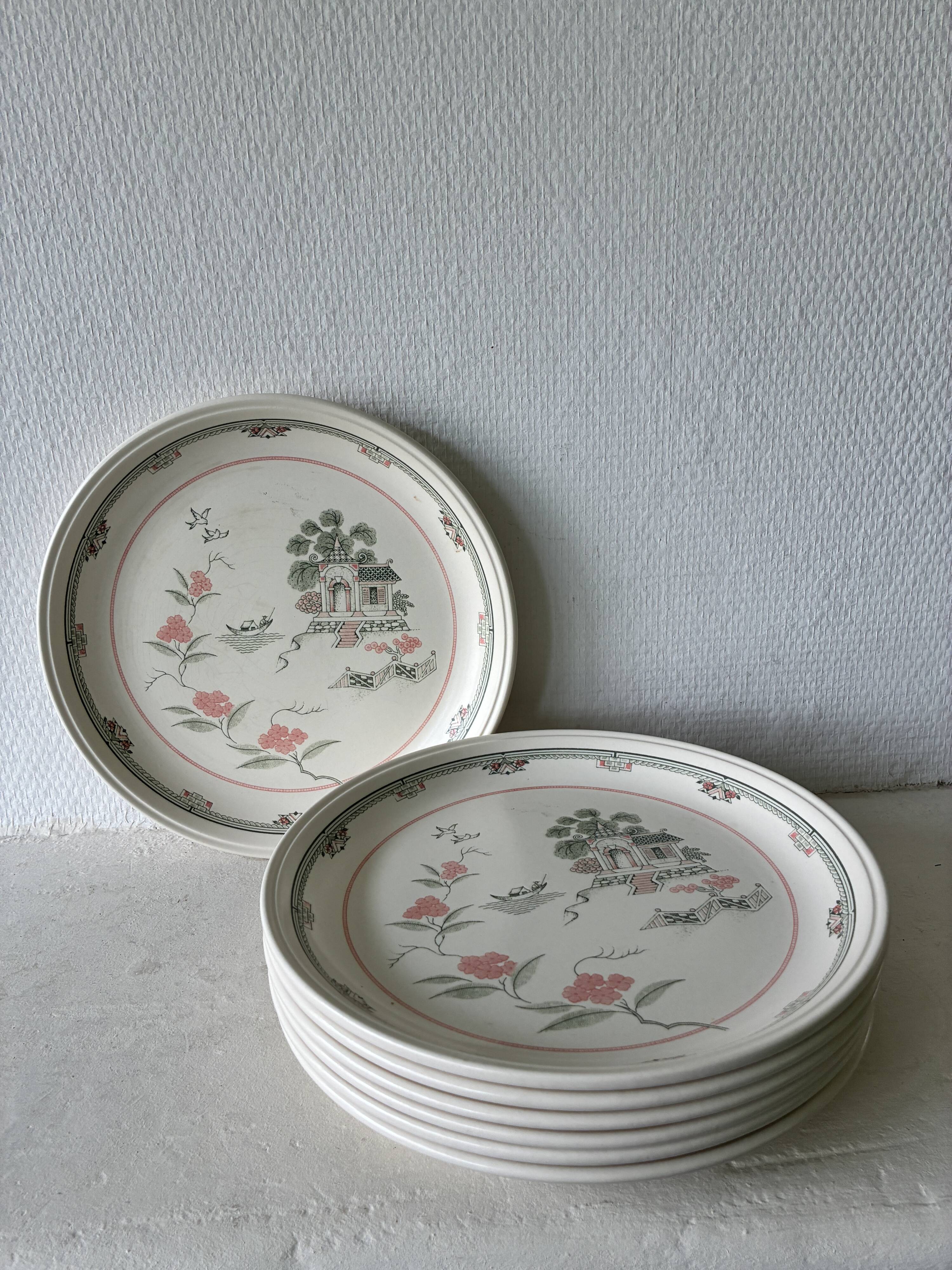 Lot of 7 flat plates with Japanese inspiration.