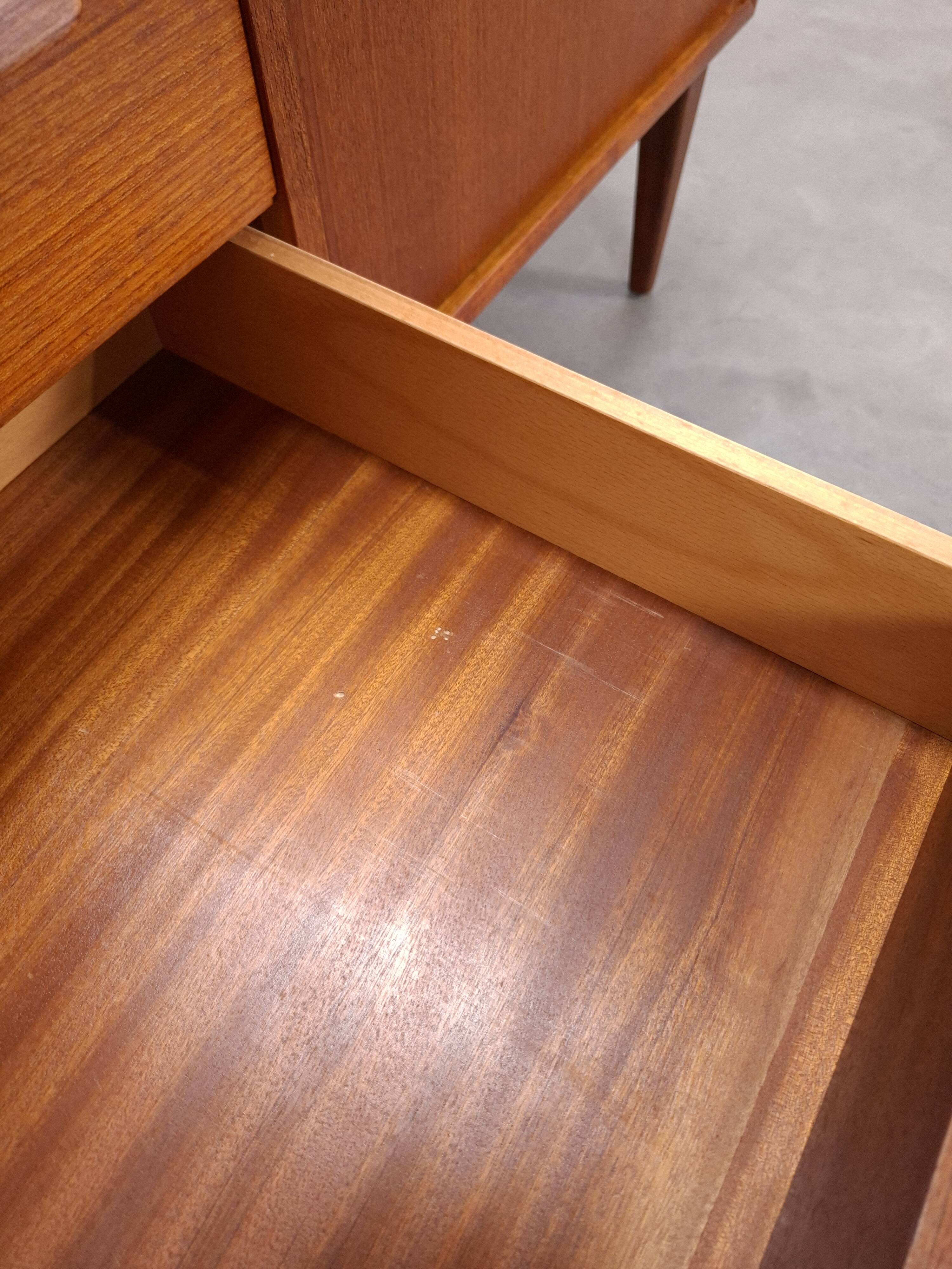 Teak sideboard met 4 lades en houten grepen, Bornhold