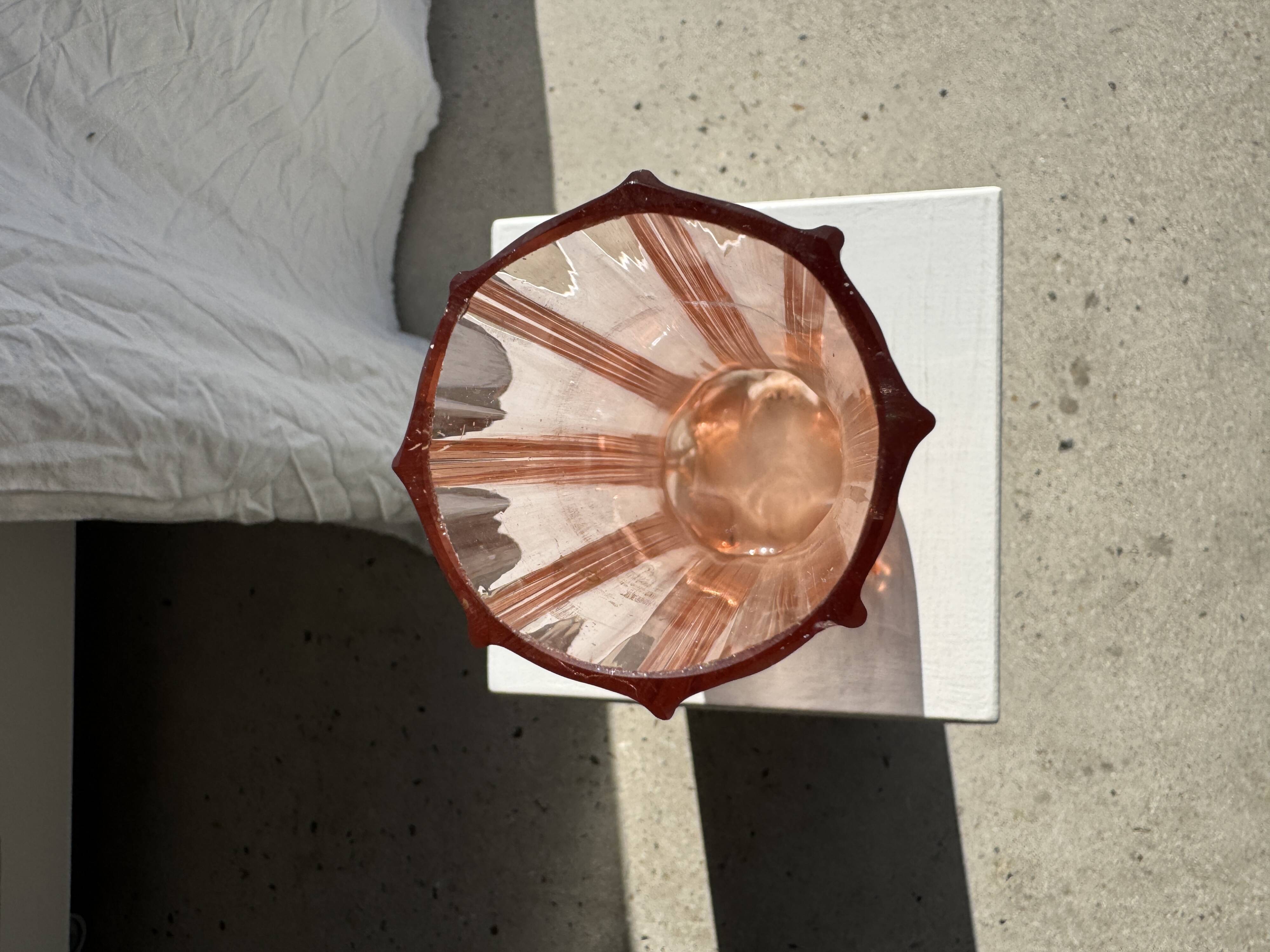 Large pink glass bud vase, H37 D18A