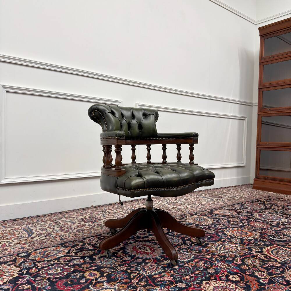 Chaise de bureau Chesterfield anglaise, chaise de capitaine, verte.