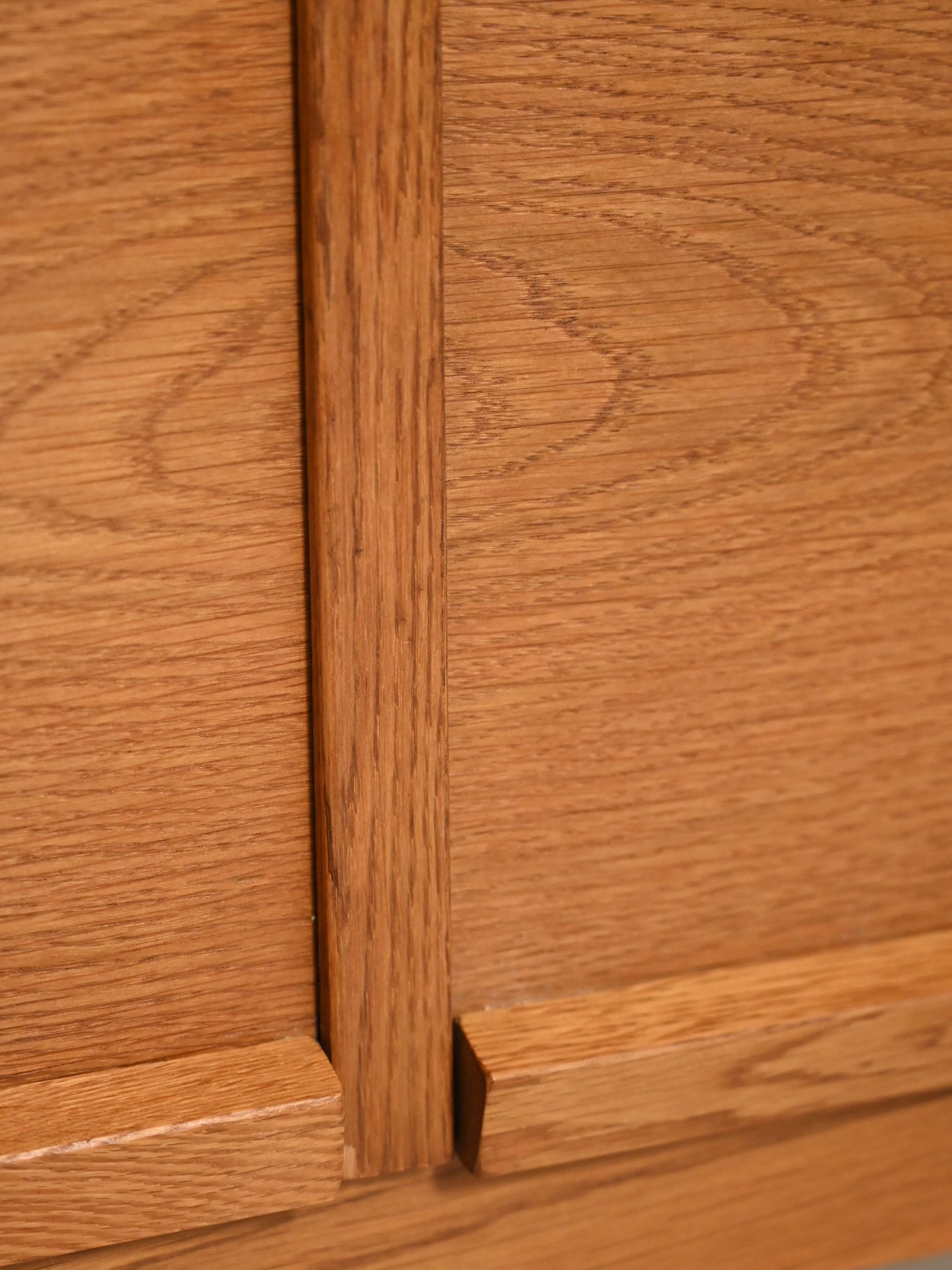 Oak sideboard with retractable doors