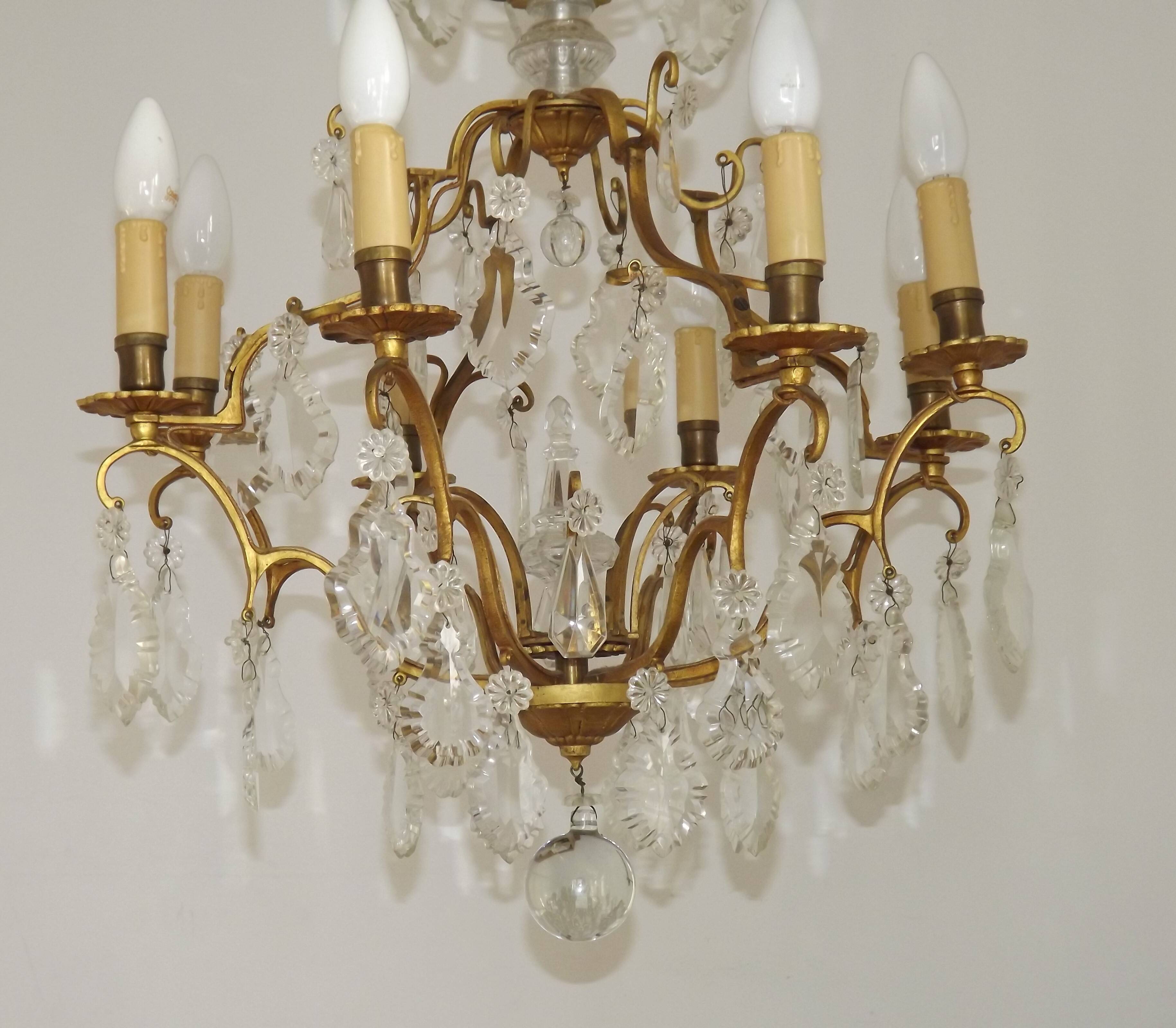 French Louis XV chandelier with 8 lights in gilded bronze, glass and crystal.