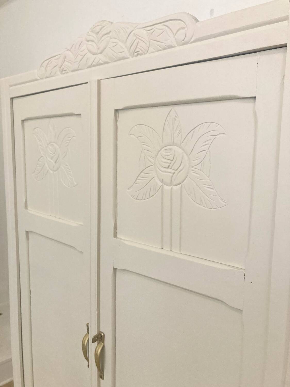 Parisian wardrobe + hanging rail