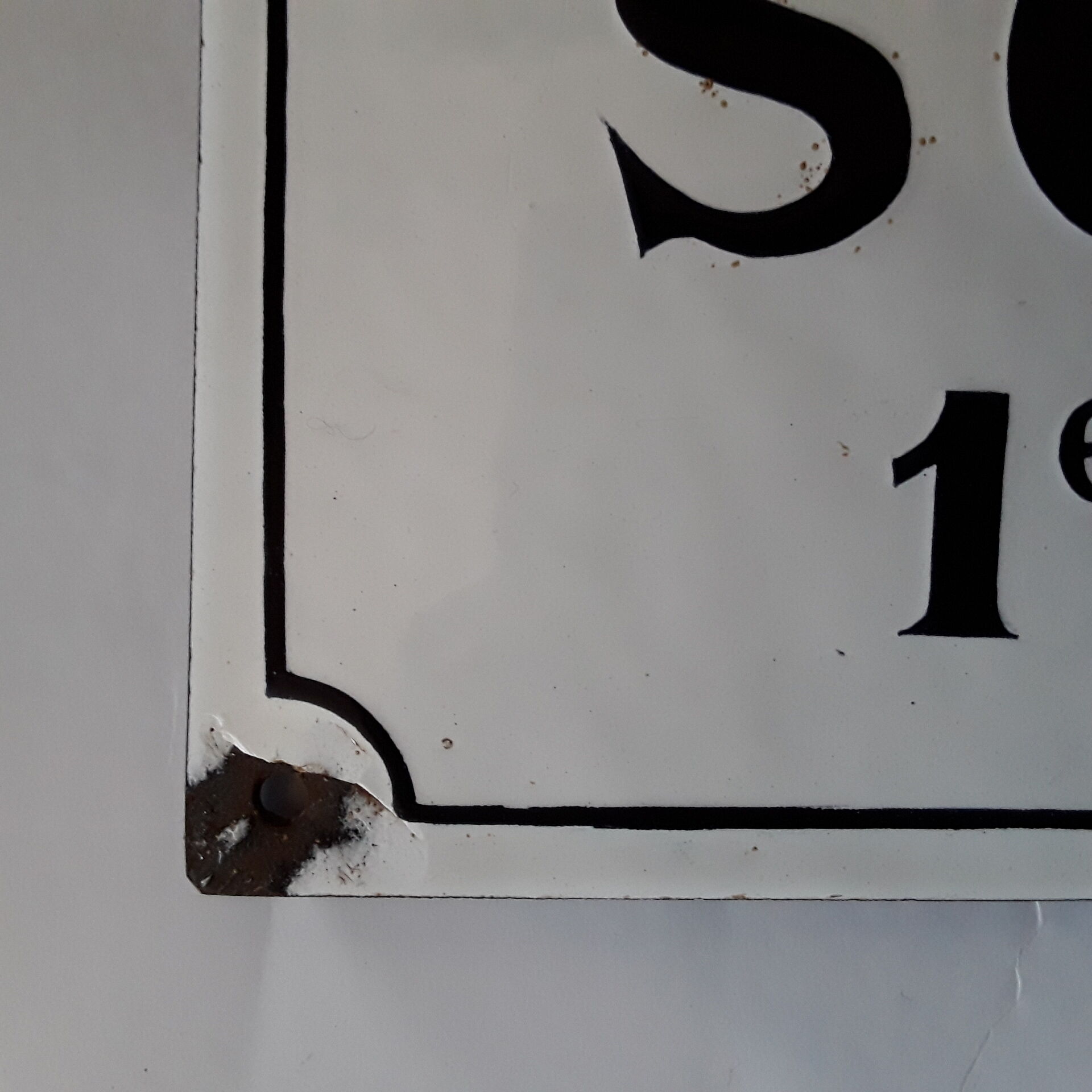 Enamelled plate "laboratory"