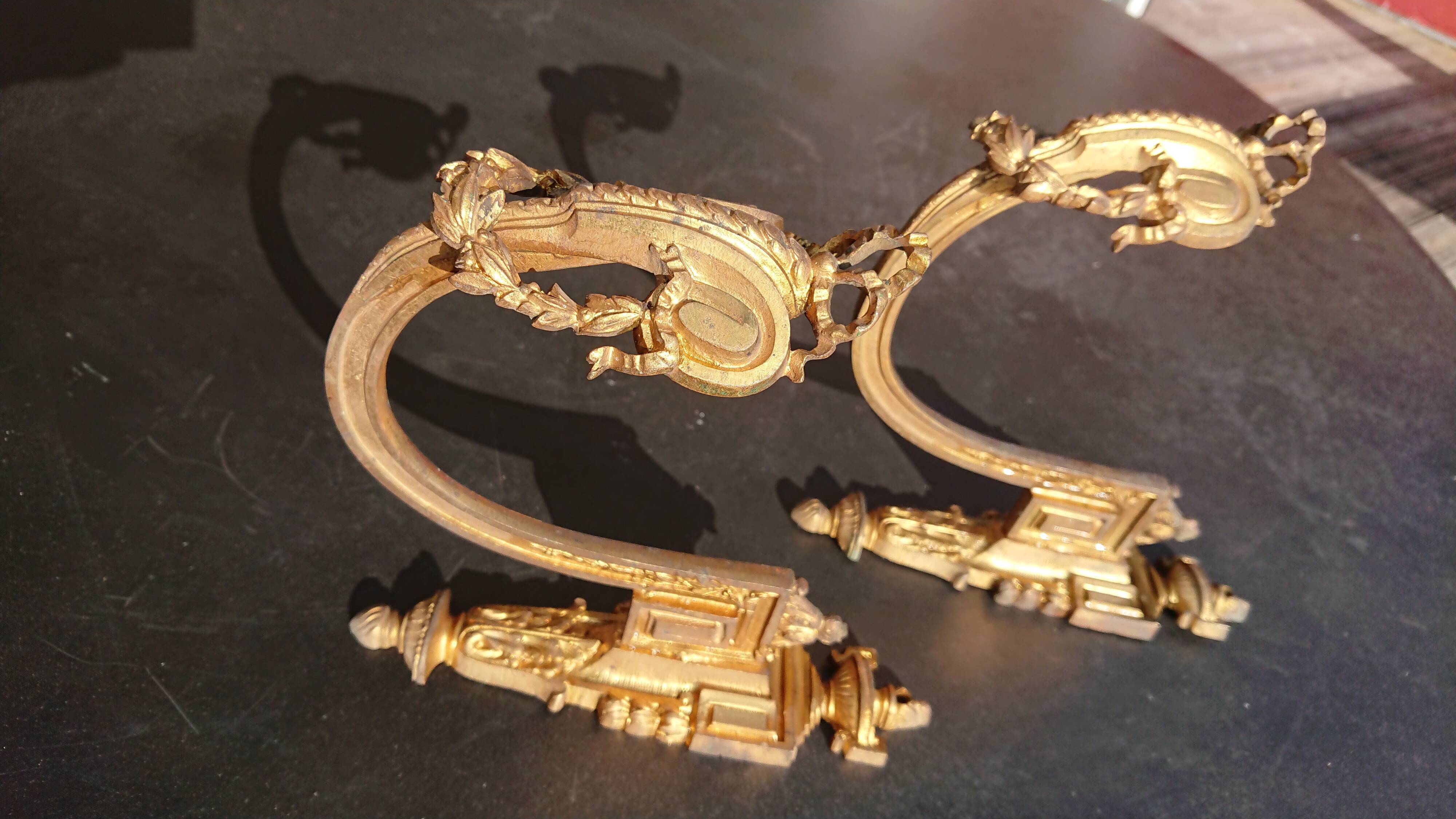 Paire de porte-embrasses en bronze doré