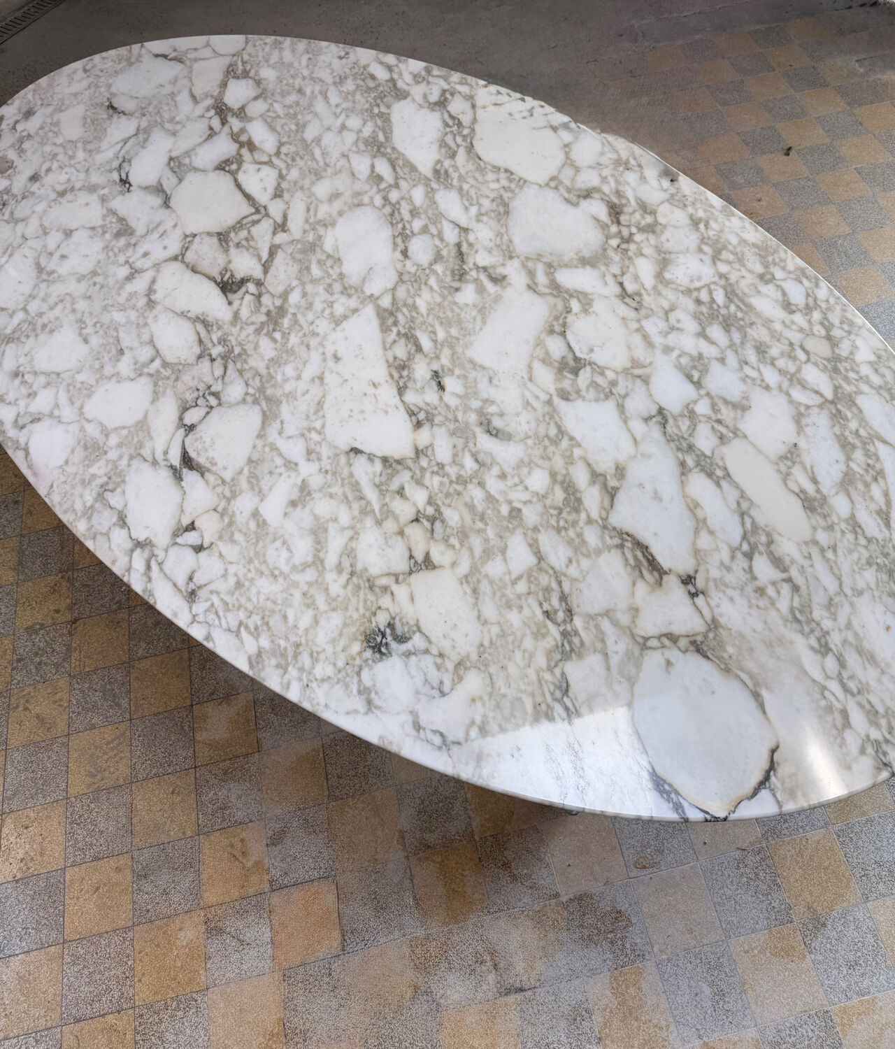 Table tulip oval Eero Saarinen