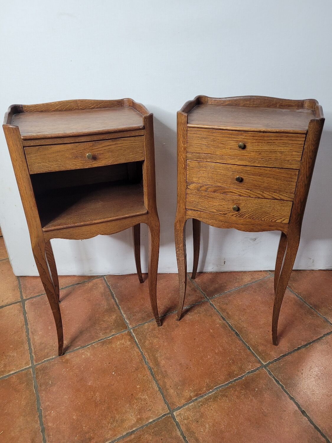 Paire de chevets style Louis XV en chêne