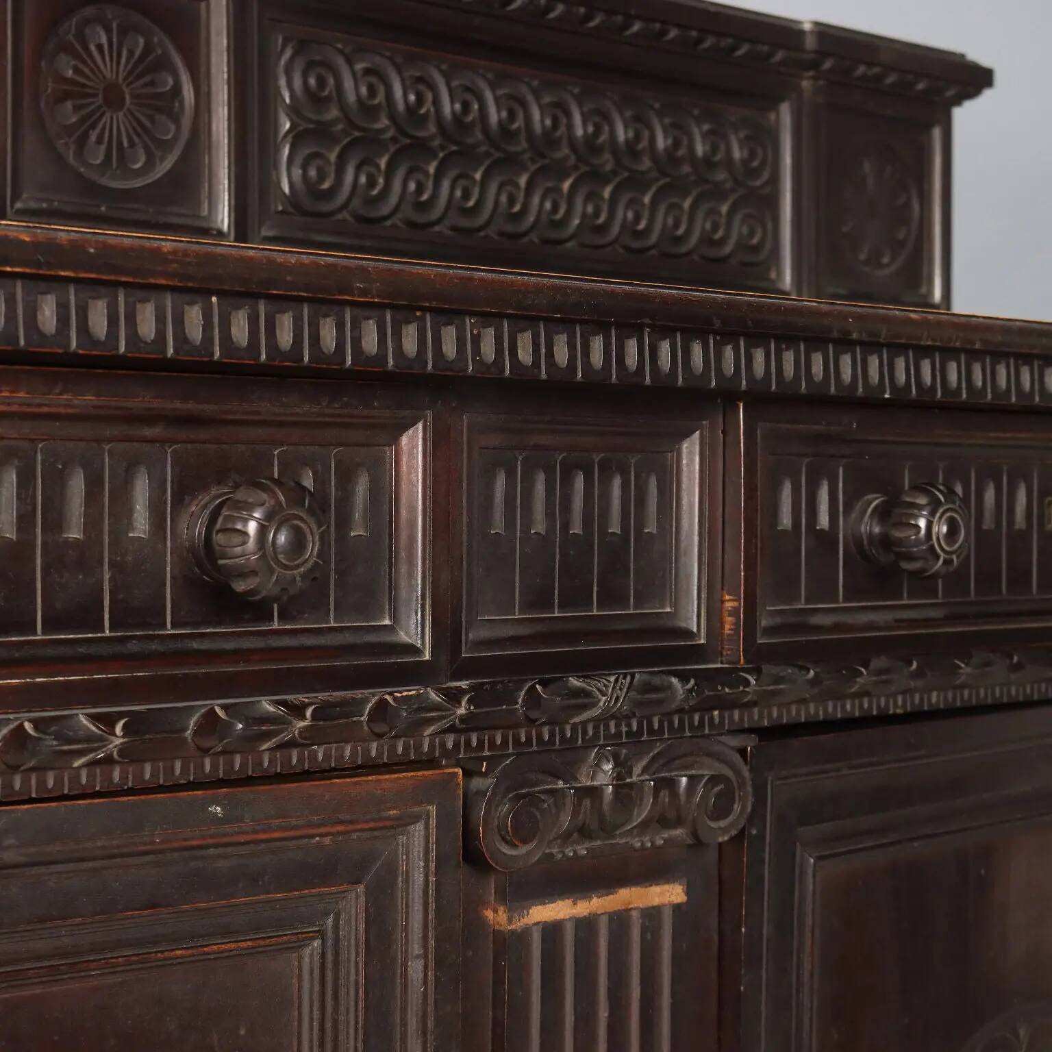 Buffet ancien style néo-Renaissance en hêtre, XIXe siècle
