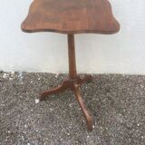 Pedestal table