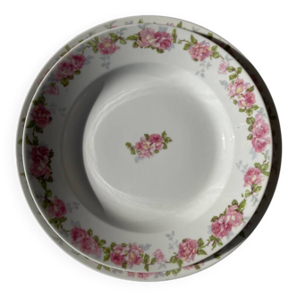 Set of 2 round porcelain dishes for starters.