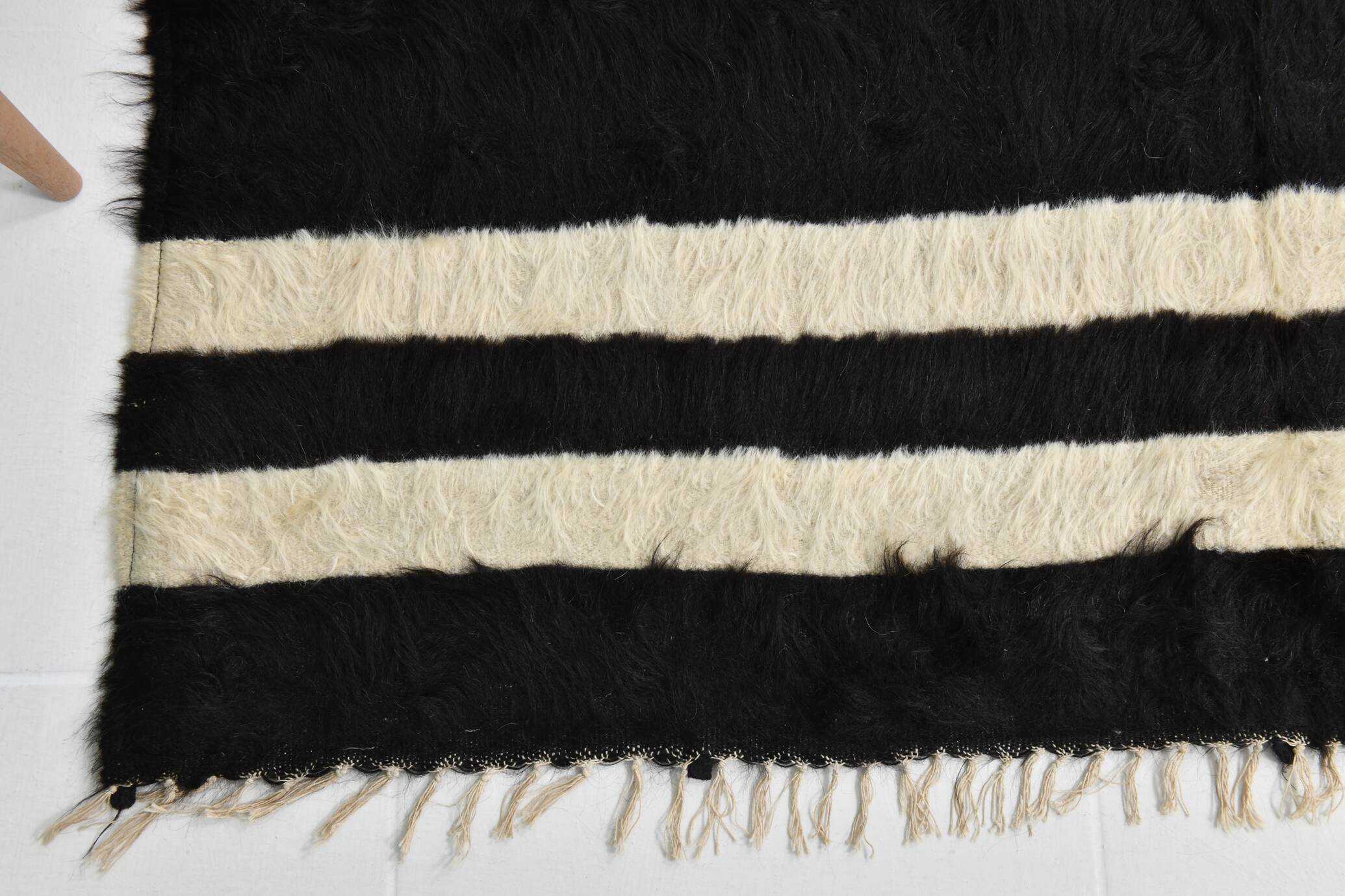 4x7 Cream & Black Angora Kilim Rug, 135x206Cm