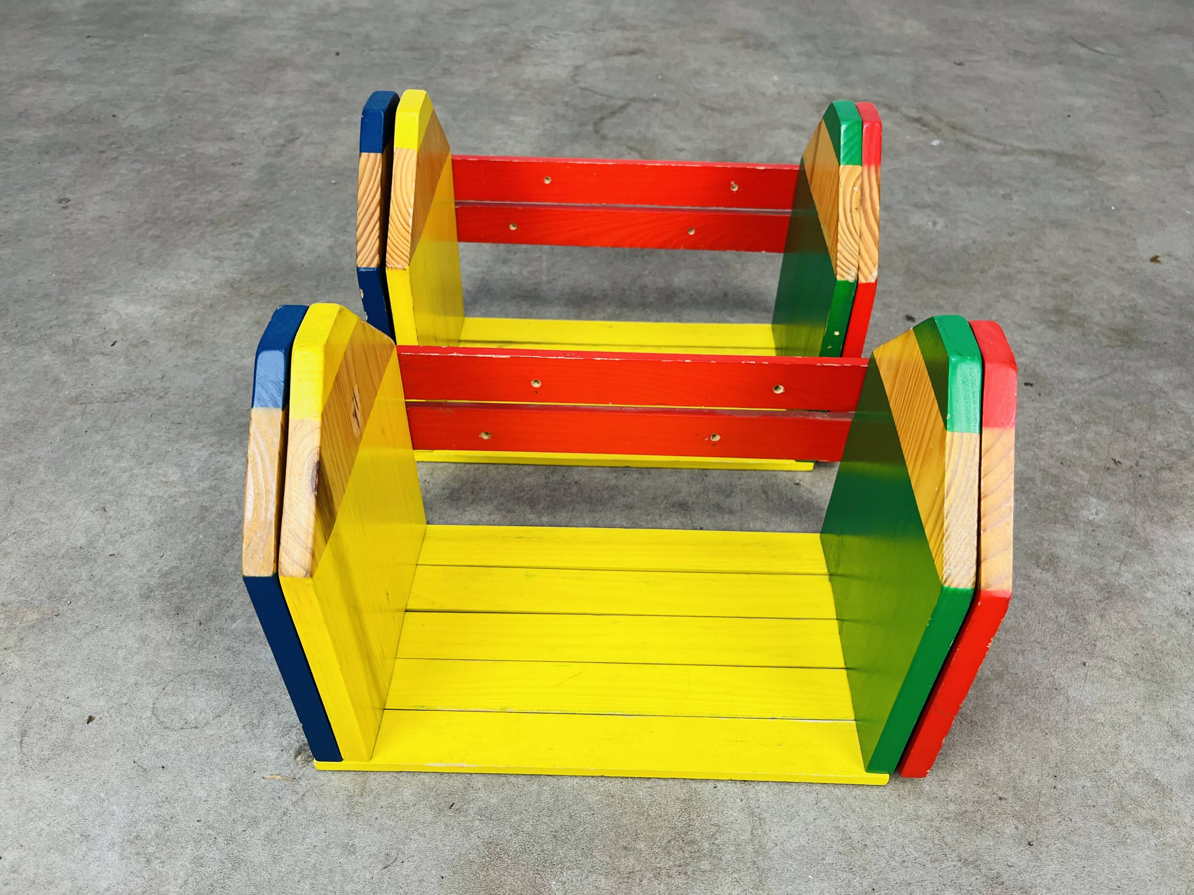 Paire d'étagères crayon murales modulables par Pierre Sala pour enfant