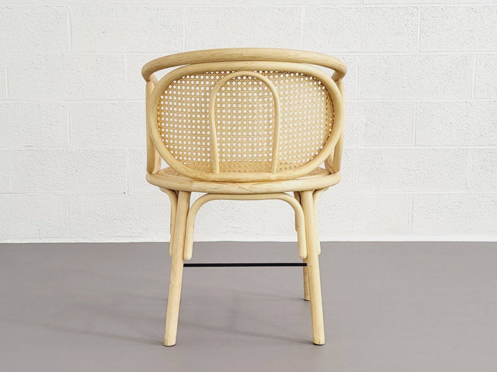 Paire de fauteuils en rotin et cannage