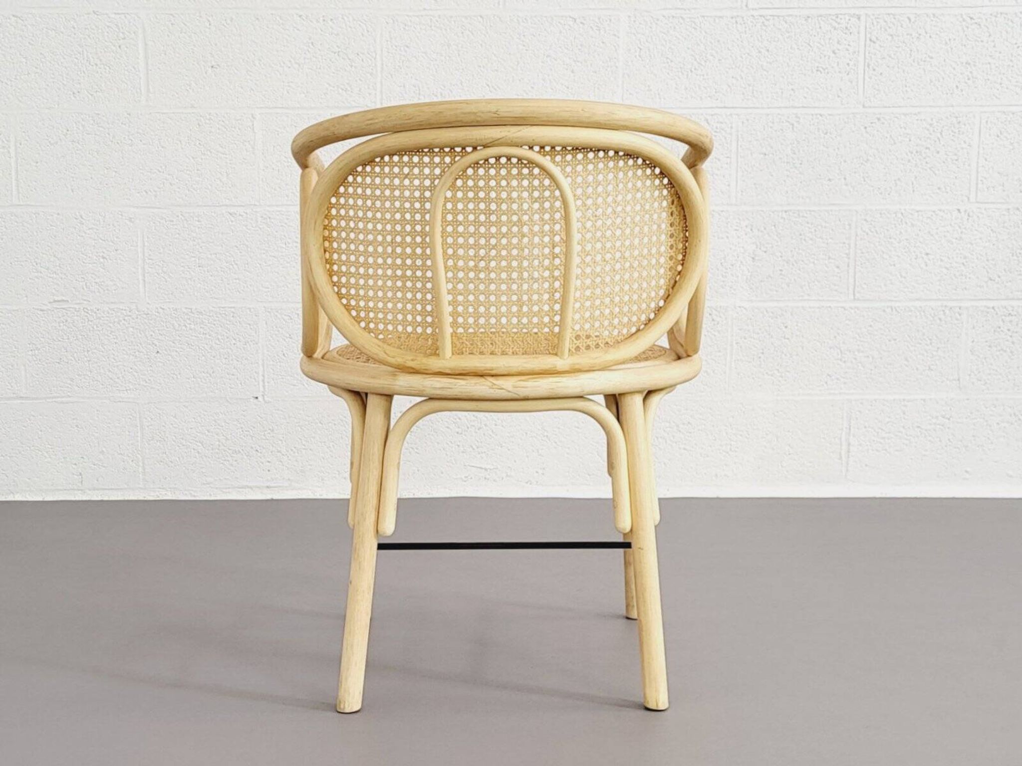 Paire de fauteuils en rotin et cannage