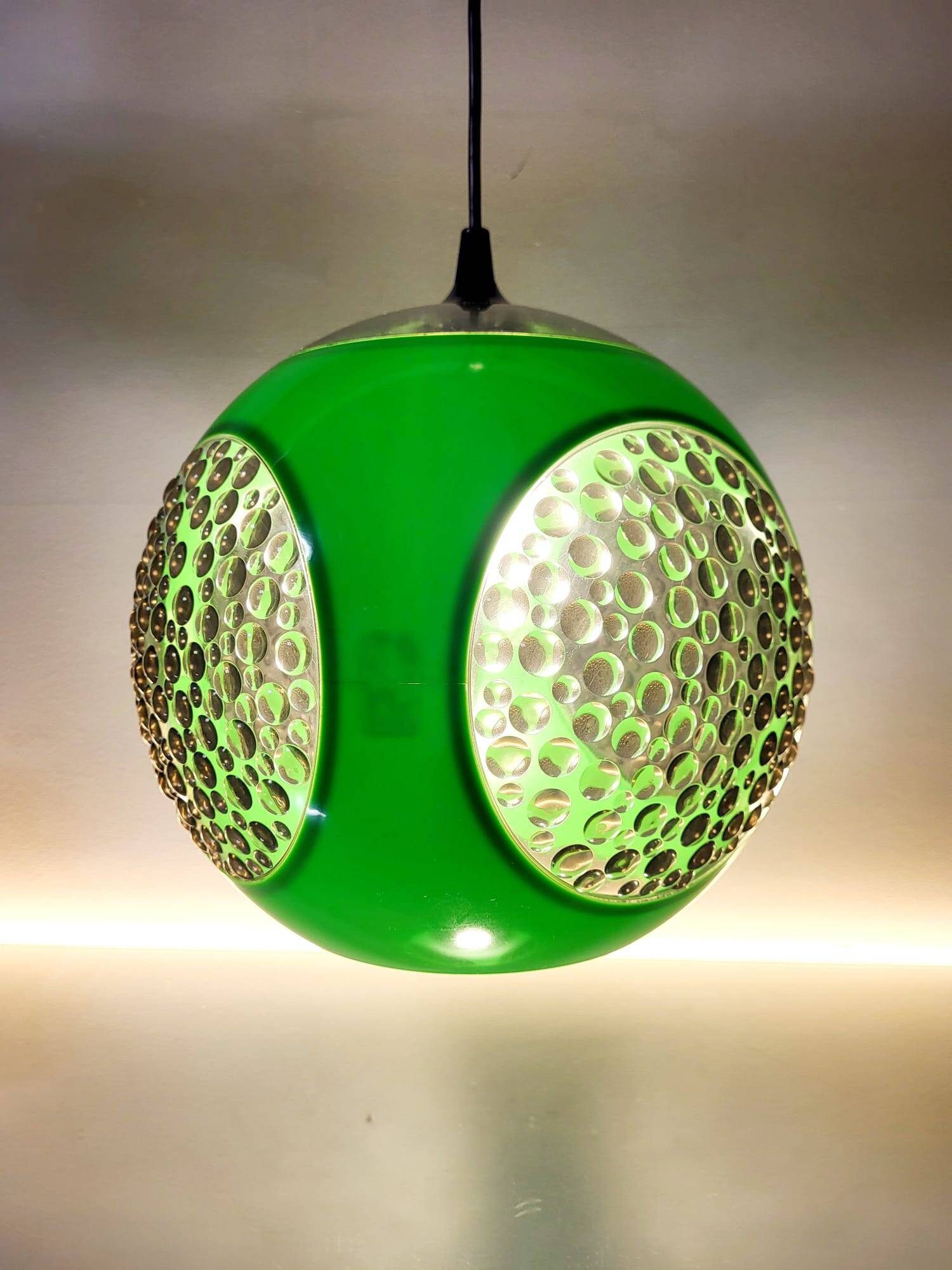 Suspension Space Age verte "Bug eye" par Massive, Belgique vers 1970