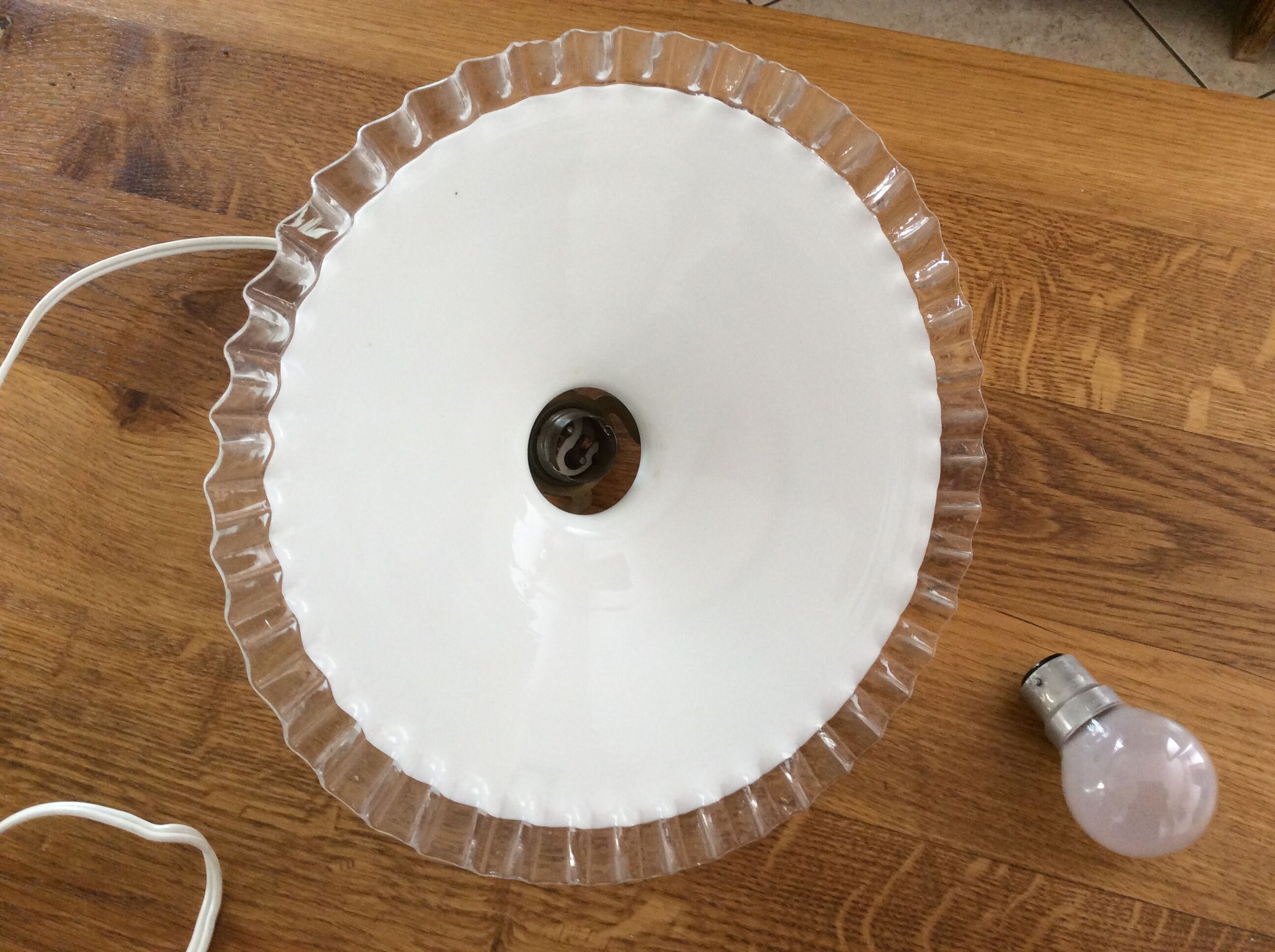 Old suspension in dented opaline