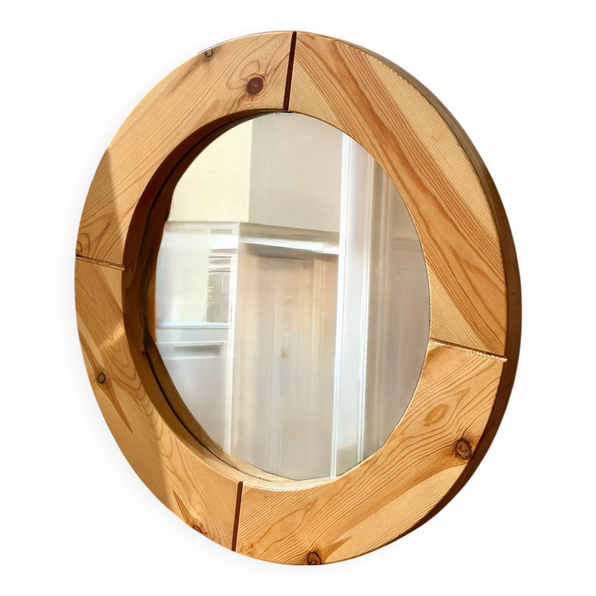 Round mirror in raw wood