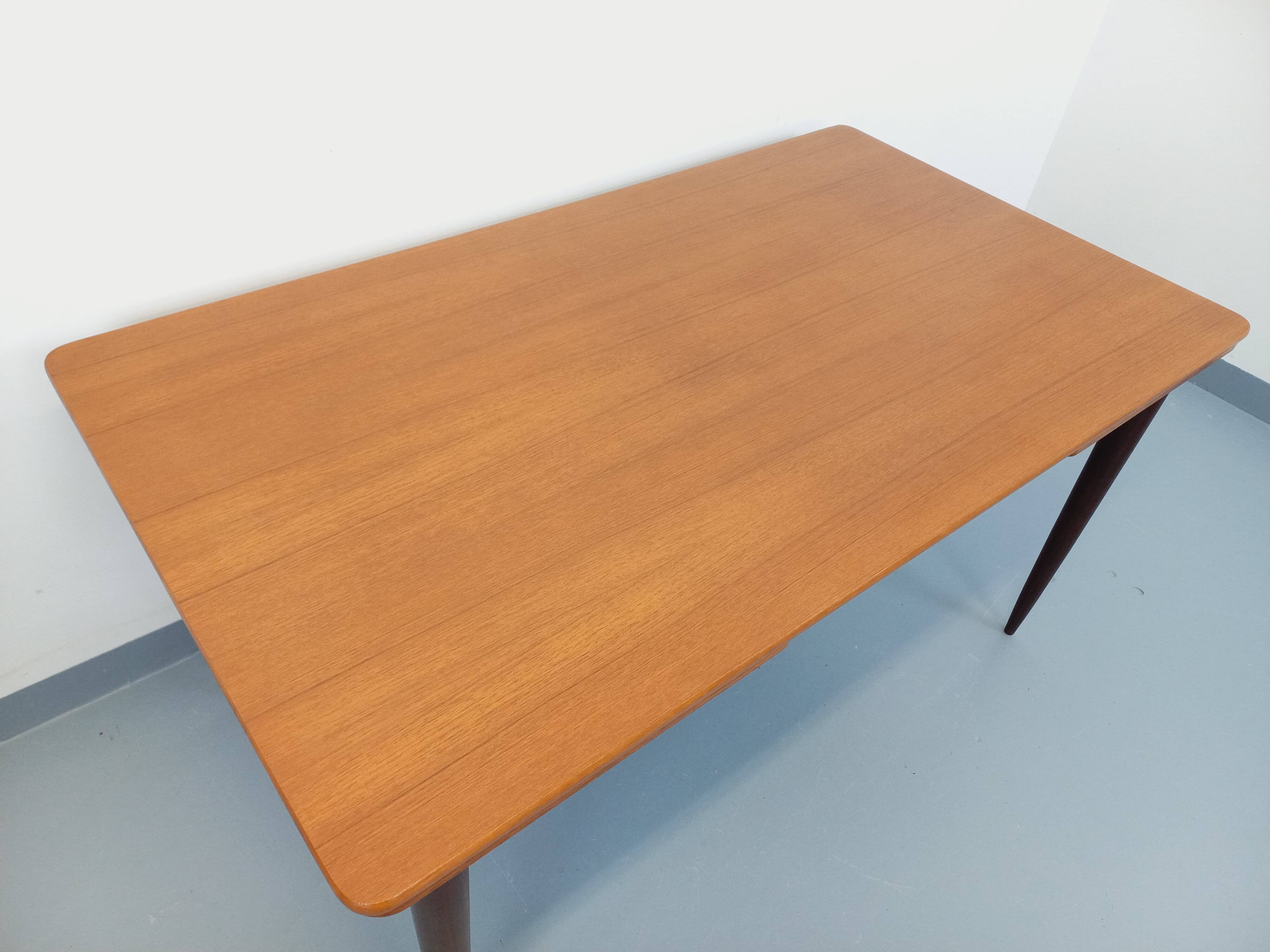Table à manger rectangulaire style scandinave vintage des années 50 60 teck