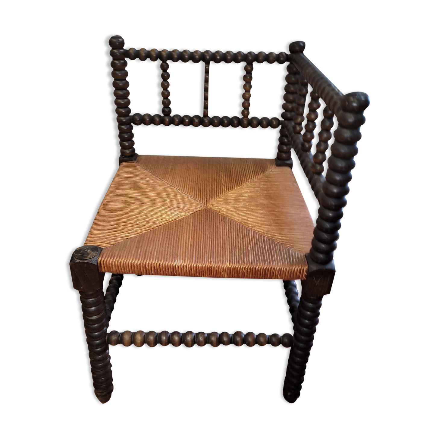 Corner mulched armchair