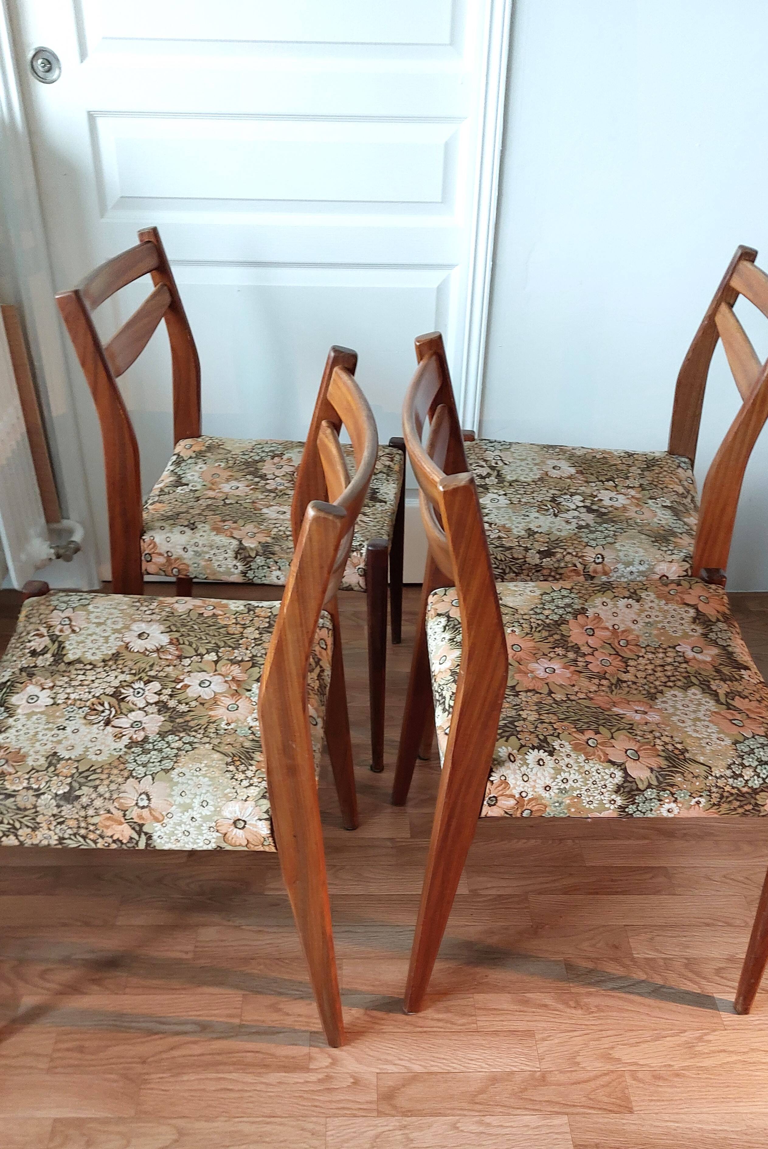 Série de 4 chaises scandinaves en palissandre 1960.