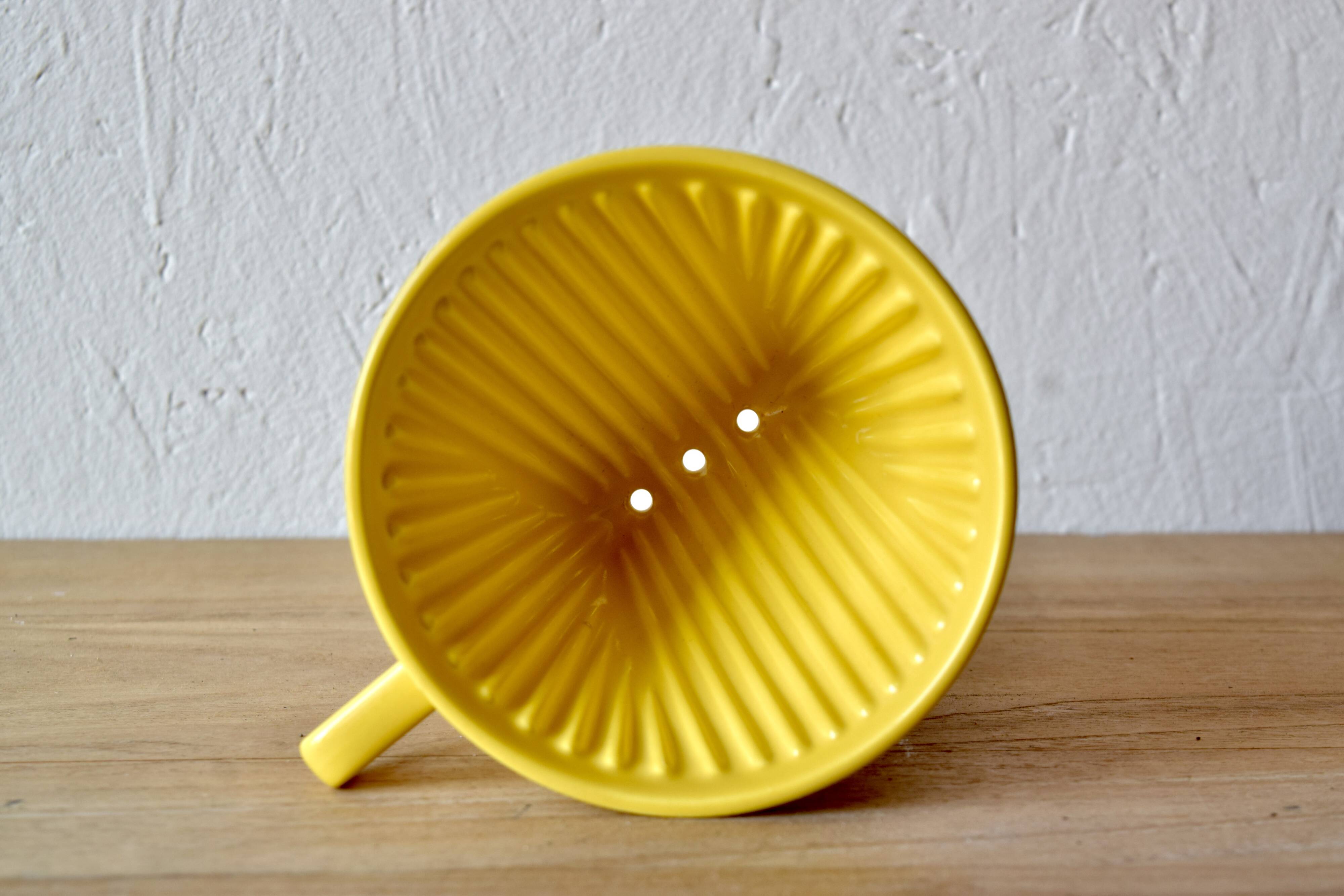 Melitta - porte-filtre à café vintage jaune en porcelaine - n° 102 - 1960
