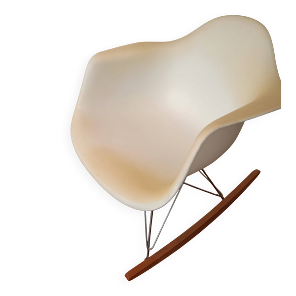 Fauteuil design à bascule Vitra Eames Plastic Armchair RAR - coque blanche