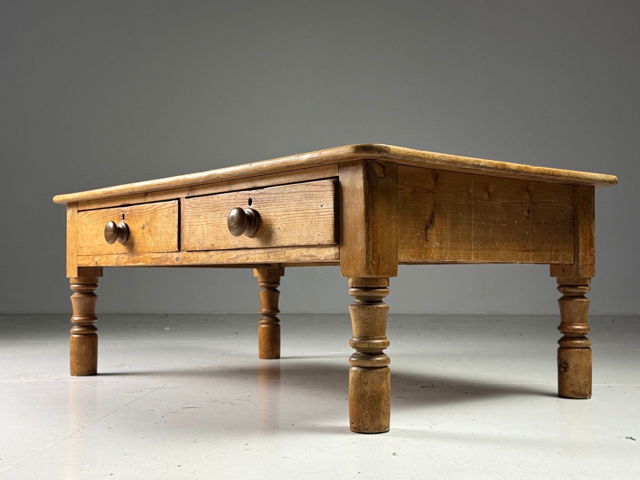 English coffee table 19th century pine