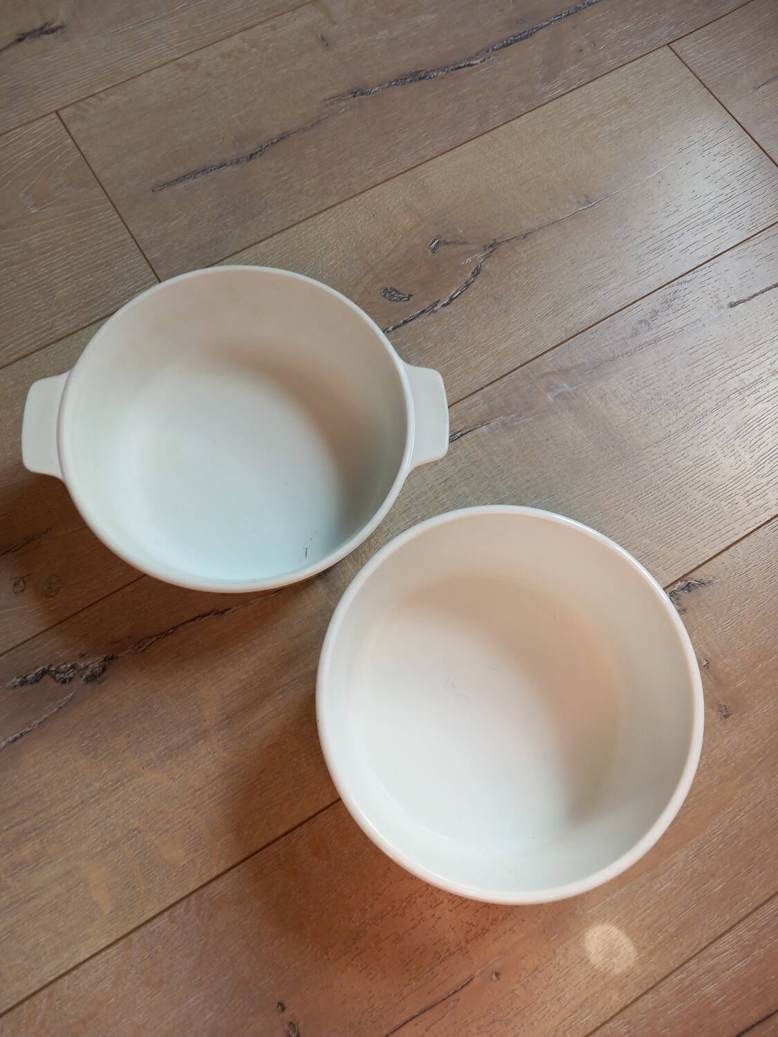 Set of 2 vintage dishes