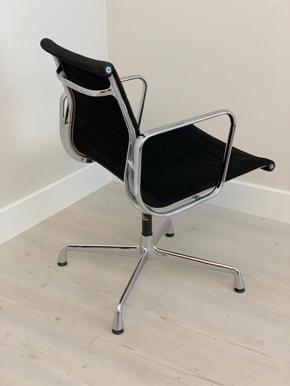 Armchair model 107 by Charles & Ray Eames for Vitra