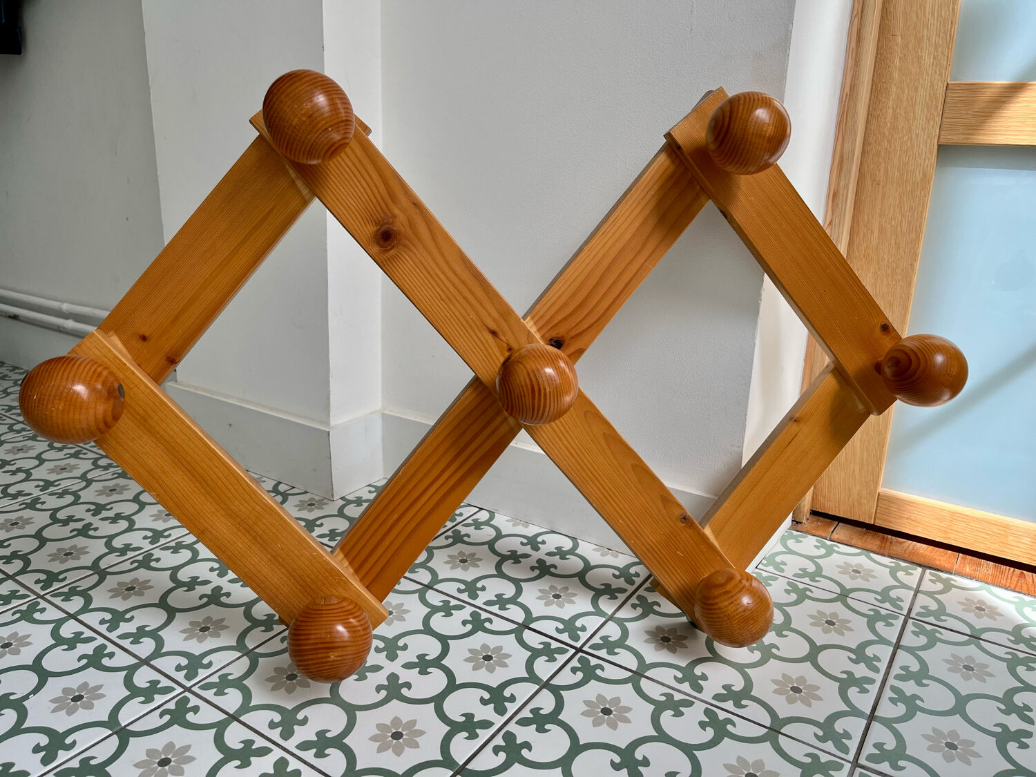 Pine accordion coat rack