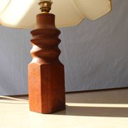 Lampe danoise tournée en bois des années 1970