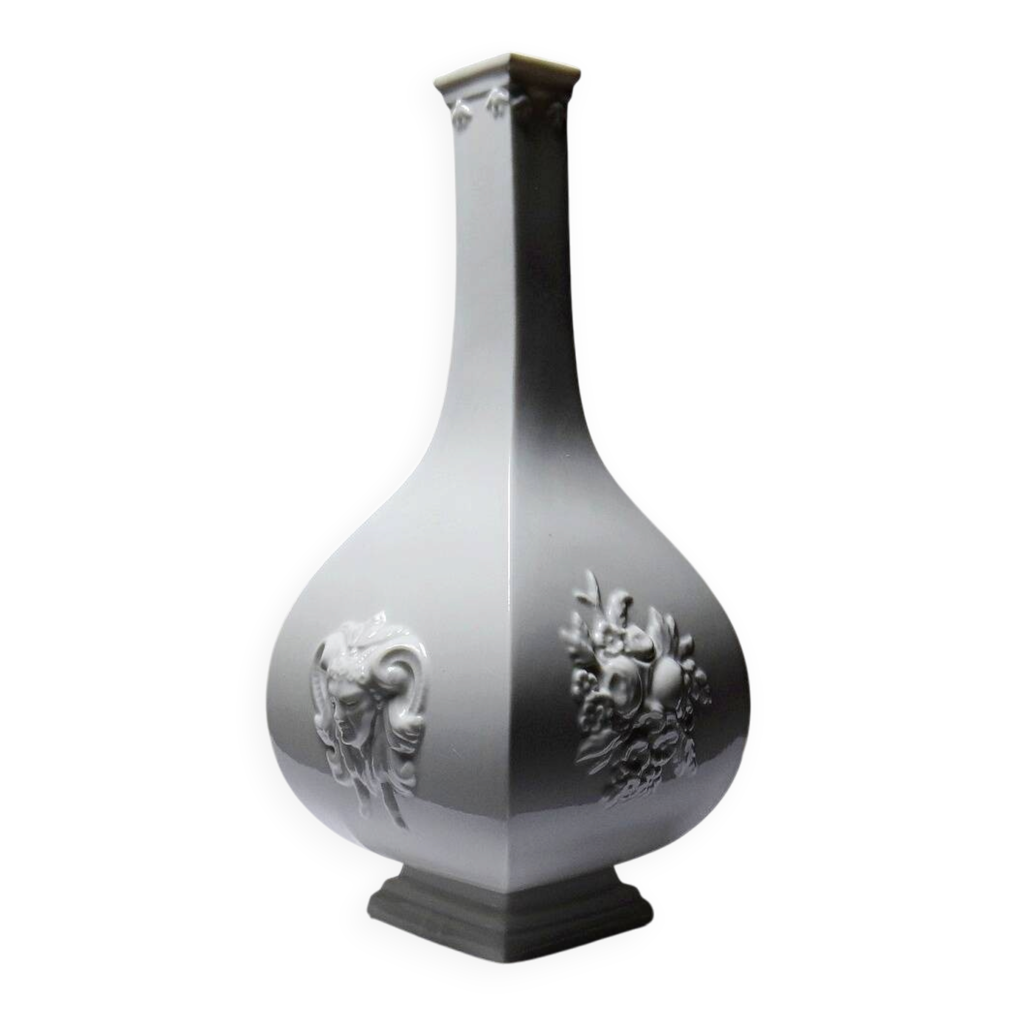 Small vase reproduction Meissen 1715-1720 by Sheffield & Haviland Limoges