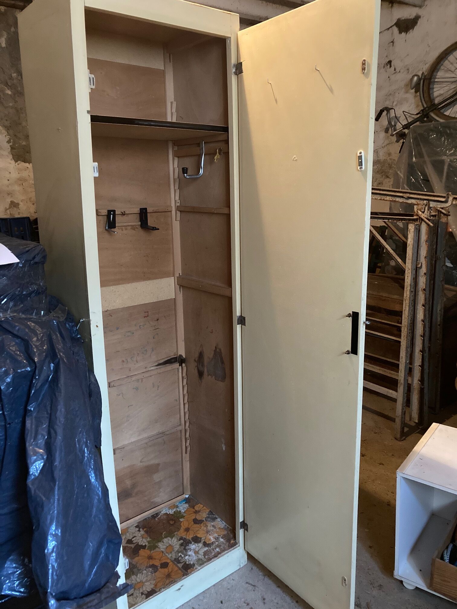 Parisian bonnetière cabinet 1930