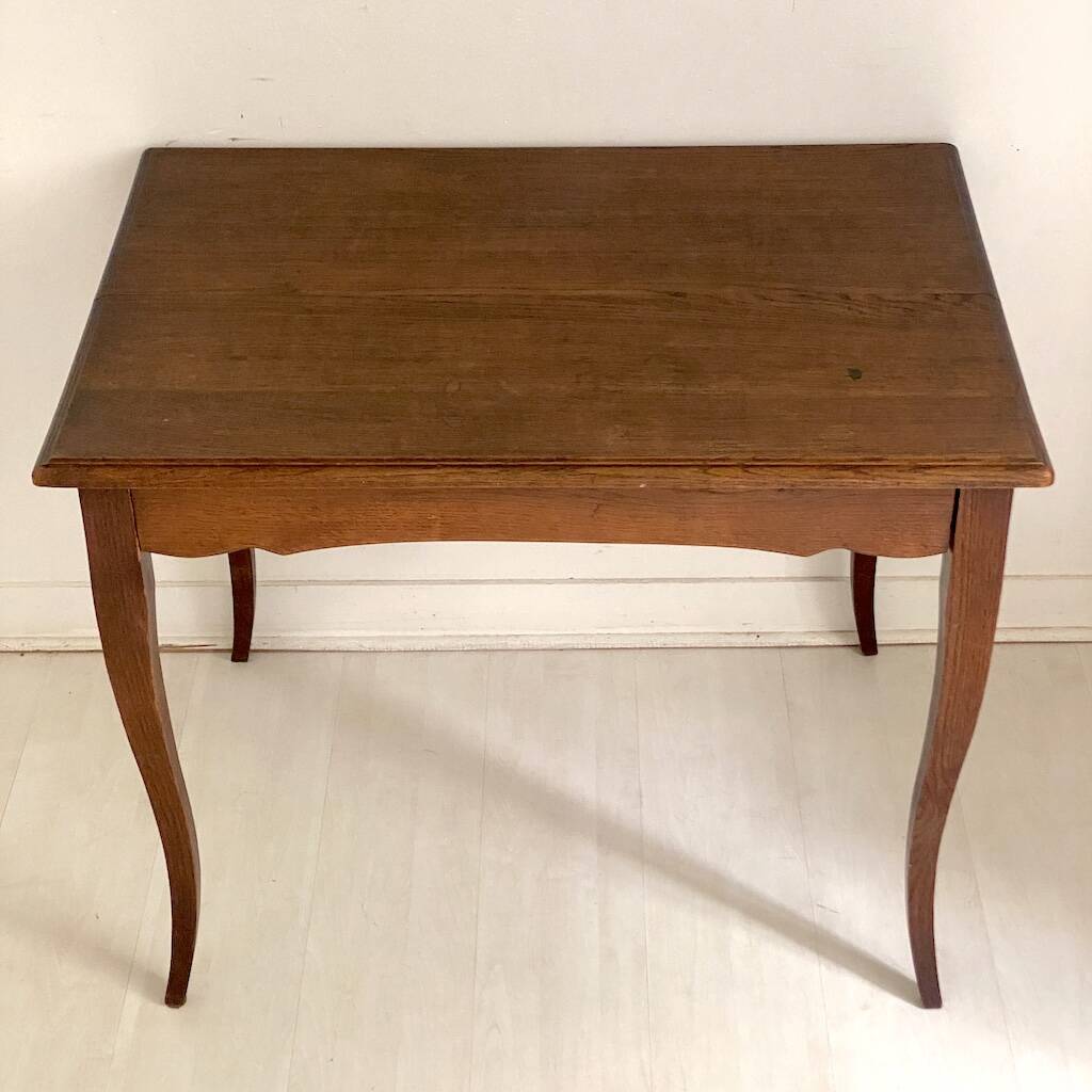 Side table or desk in Louis XV style made of walnut.