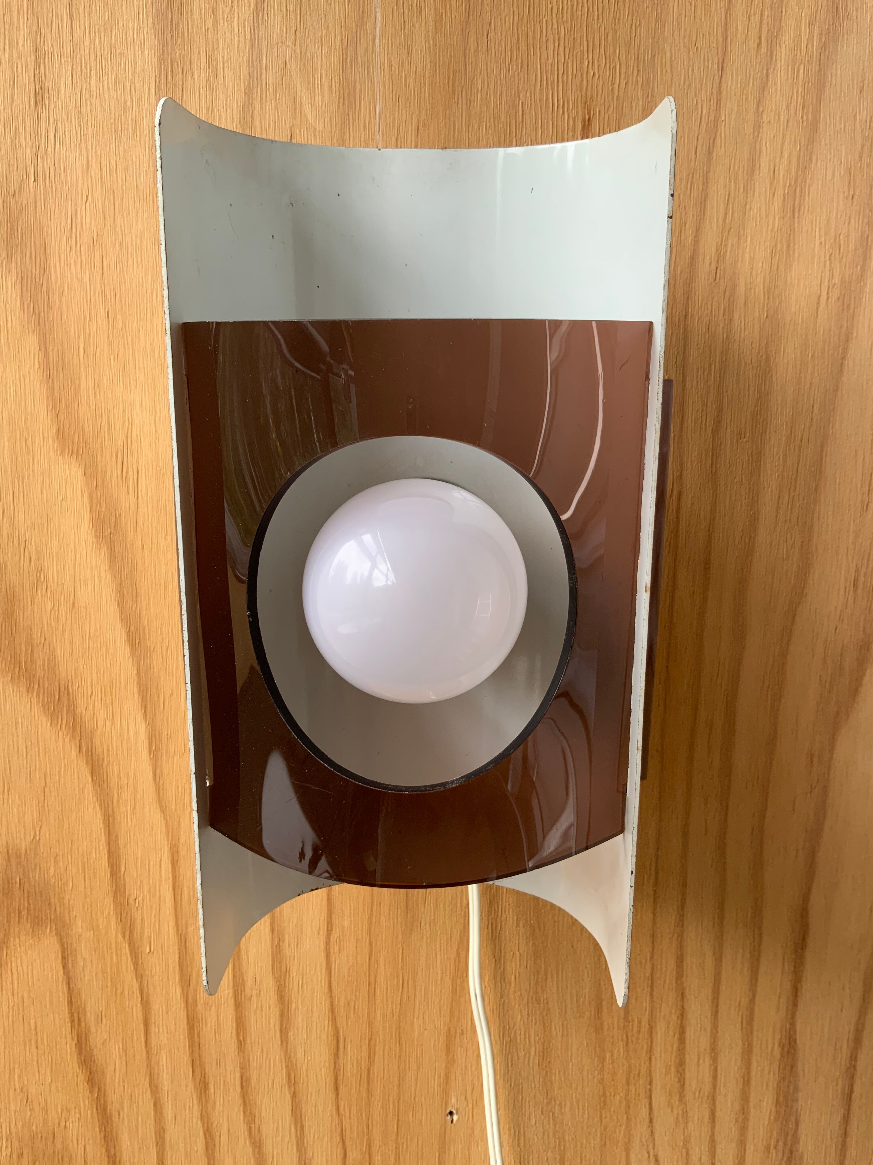 Plexiglas and metal wall lamp