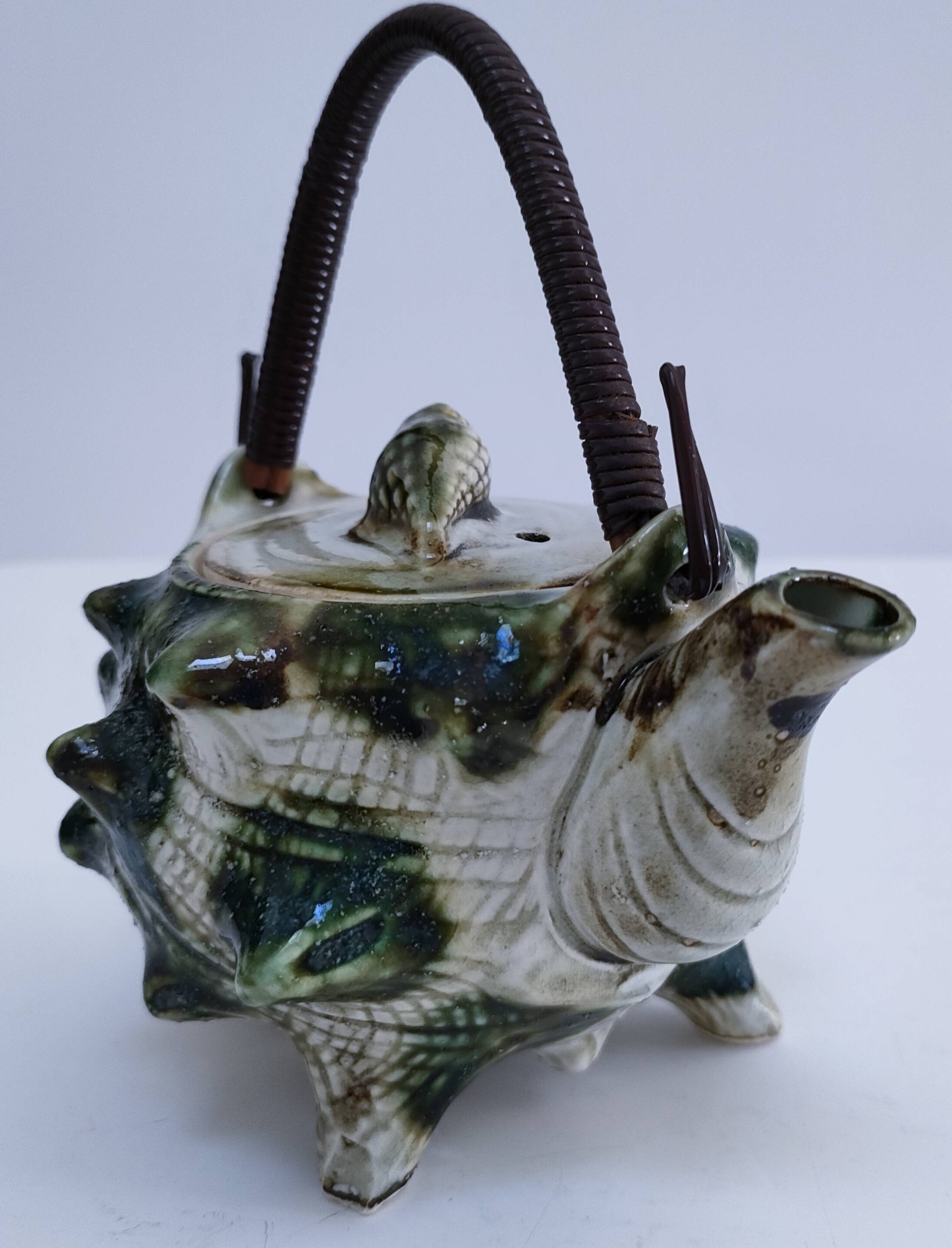 Vintage enamelled earthenware shell decor teapot