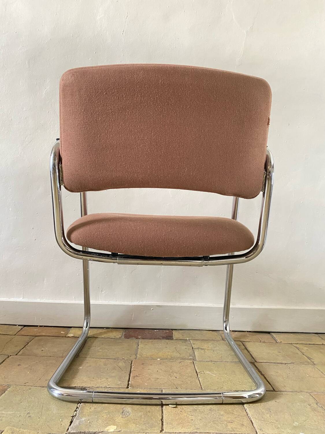 Fauteuil Strafor en laine rose