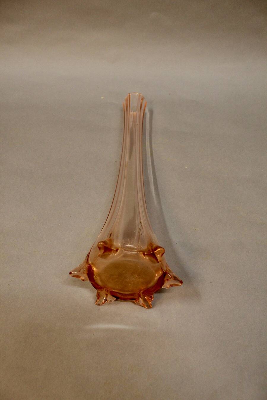 Vintage soliflore in pink glass with star-shaped base.