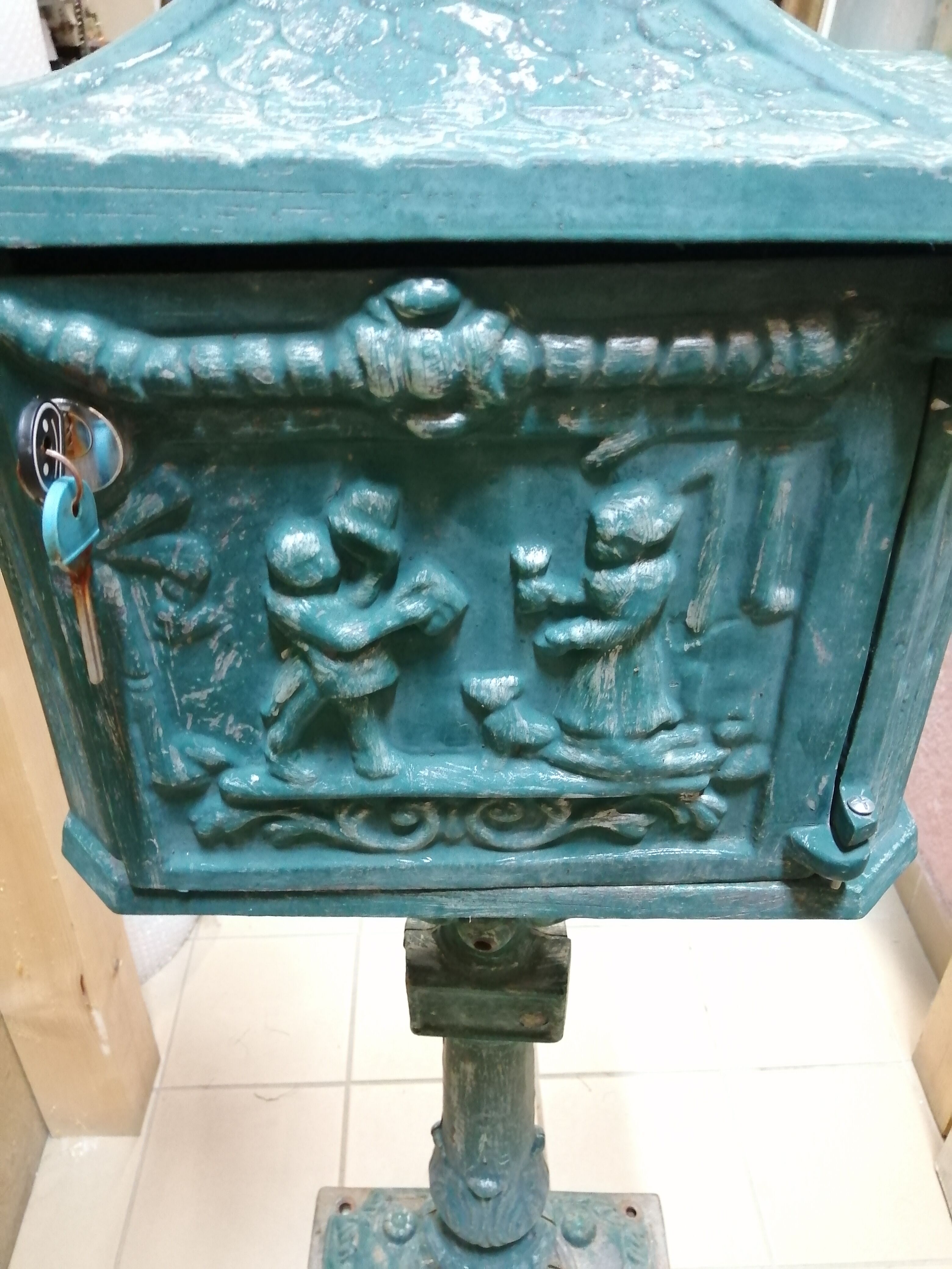 Old cast iron mailbox "Relais de Poste"