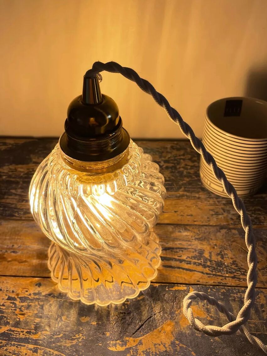 Vintage portable lamp in electrified chiseled glass to nine