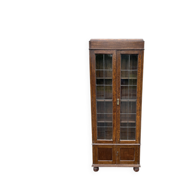 Bibliothèque ancienne avec portes en verre