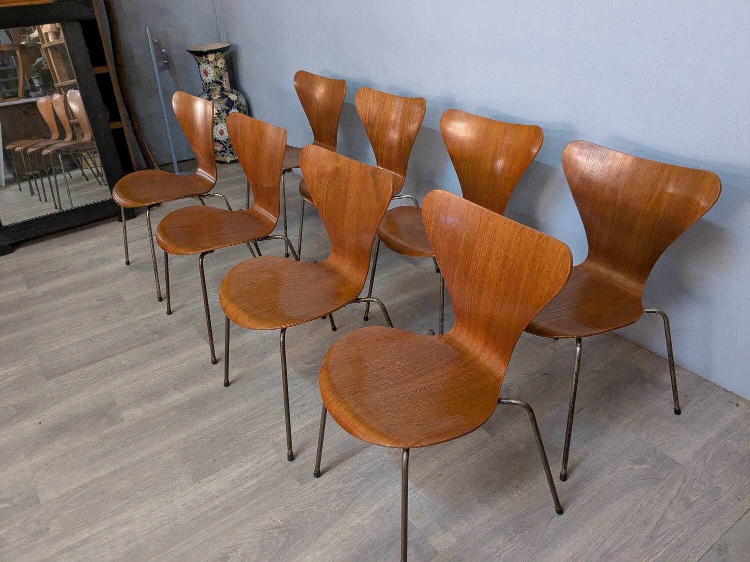 8 Arne Jacobsen Series 7 chairs