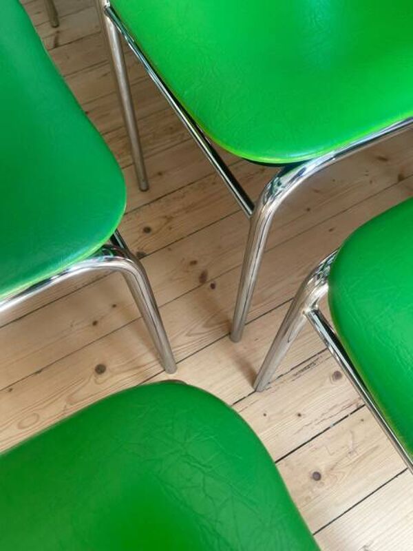 Série de 8 chaises Souvignet en chrome et skaï vert