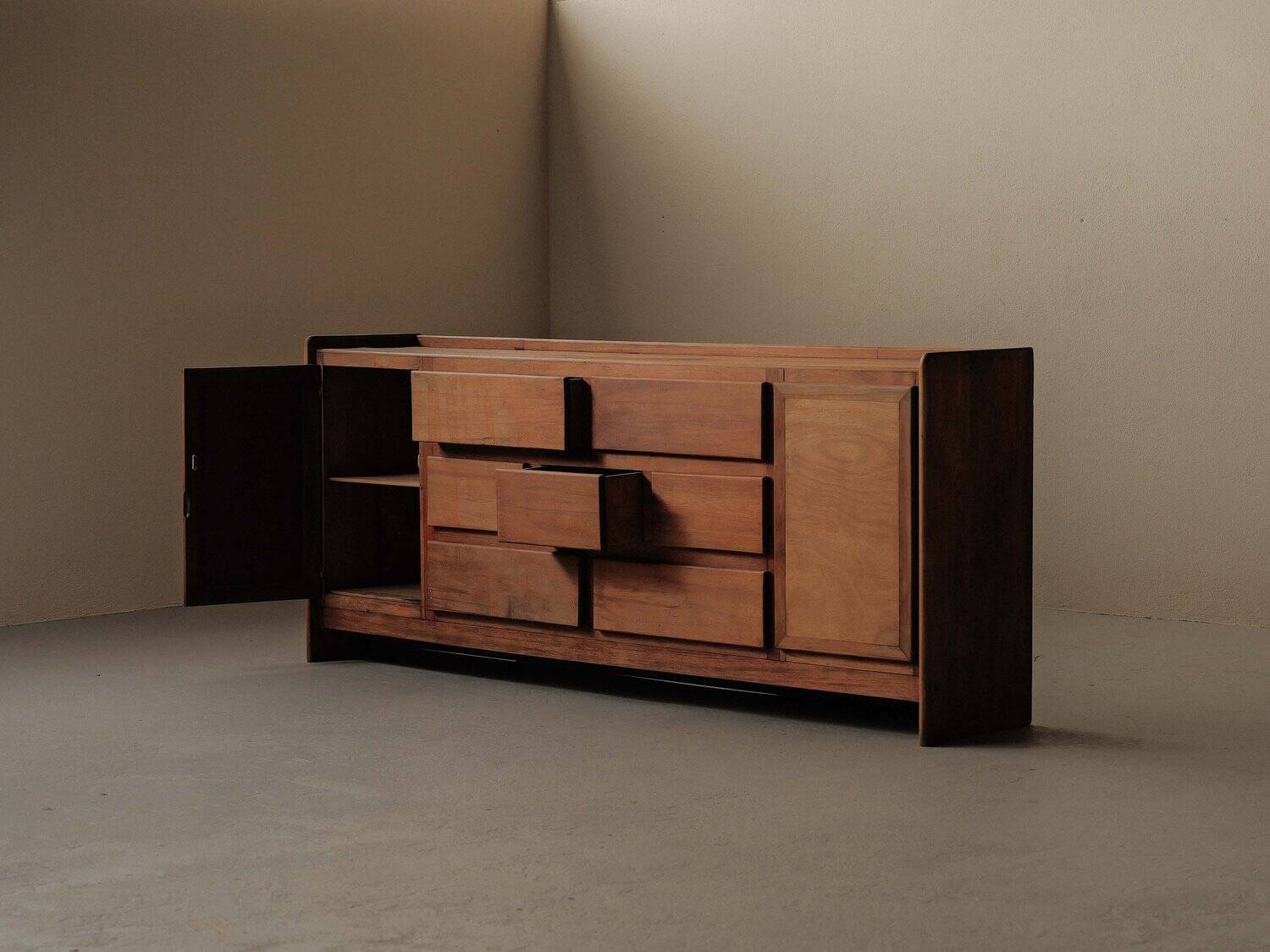 Meuble d’atelier en pin – Travail français des années 1970