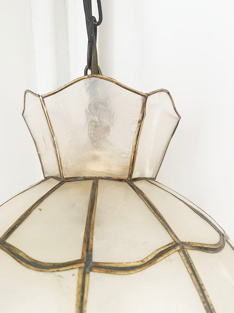 Mother-of-pearl and brass suspension