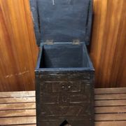 Ancien tabouret avec coffre bois sculpté vintage