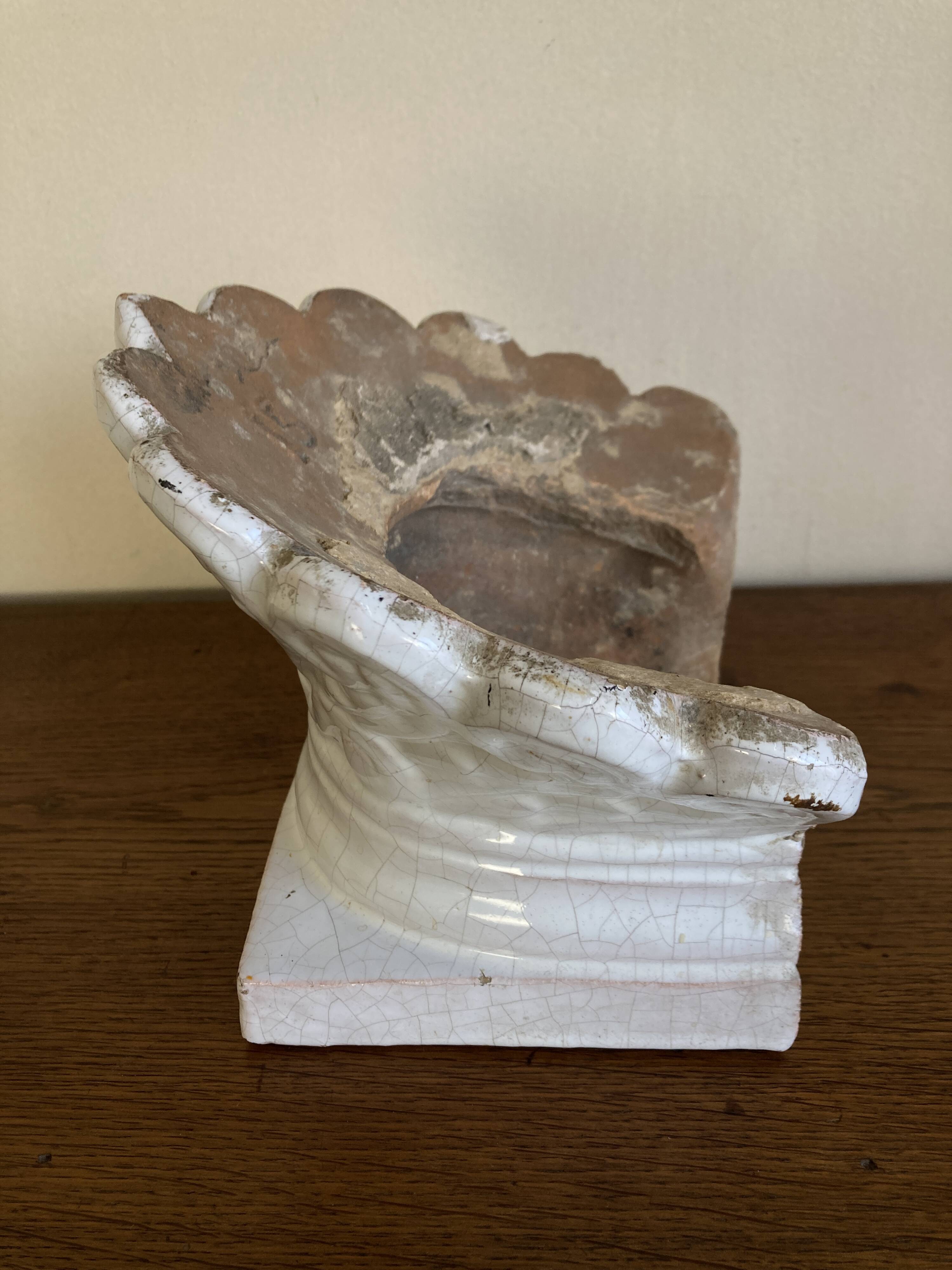 Neoclassical cachepot, mid-19th century, acanthus leaves, terracotta capital