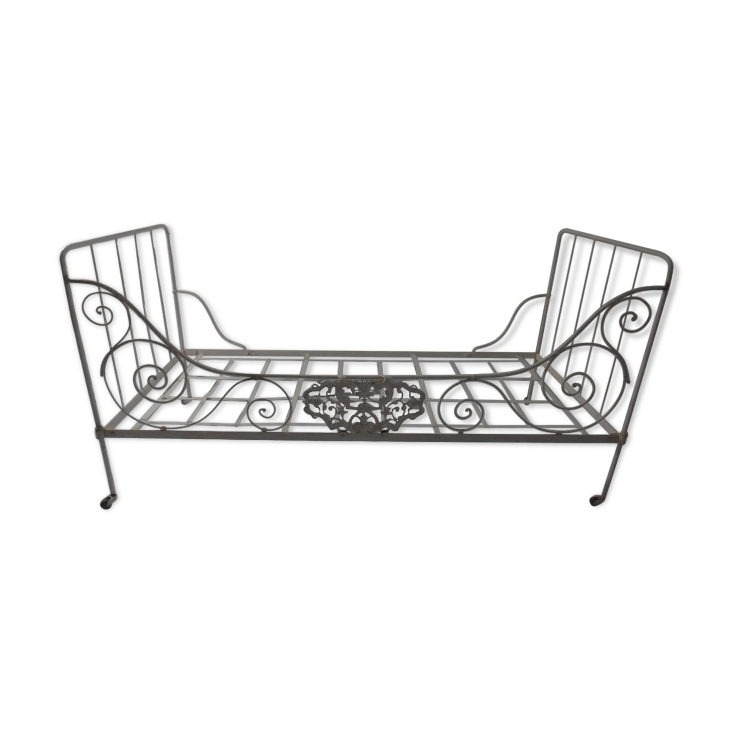Forged iron bed