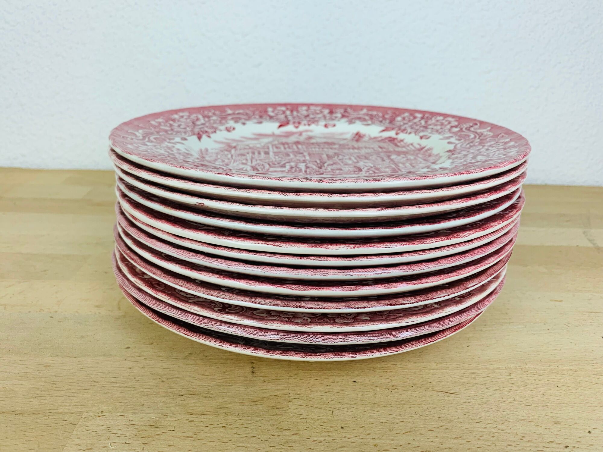 12 plates earth of iron red Royal Tudor model 17th century England ironstone